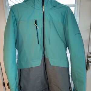 Boulder Gear Woman’s  snowboarding, and skiing jacket Teal and Gray  Large